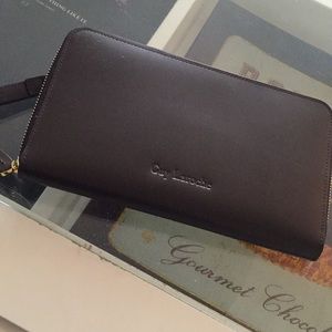 Guy Laroche brown leather zippered purse